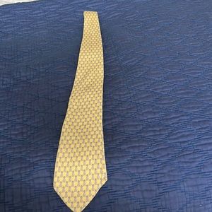 Gently worn tie